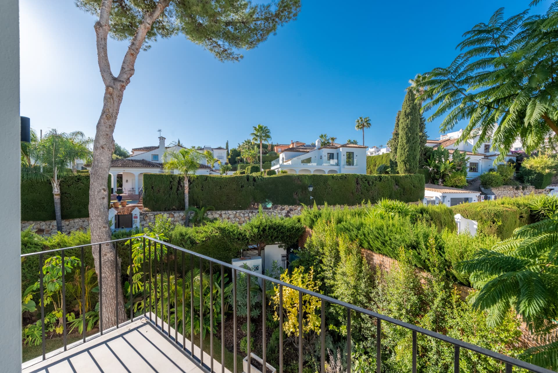 Top-renovated villa hidden inside a gated community in Nueva Andalucía.