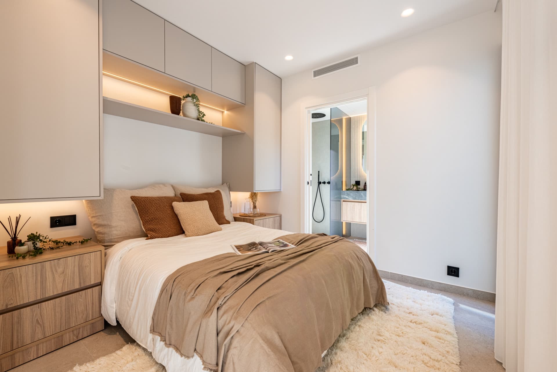 Top-renovated villa hidden inside a gated community in Nueva Andalucía.