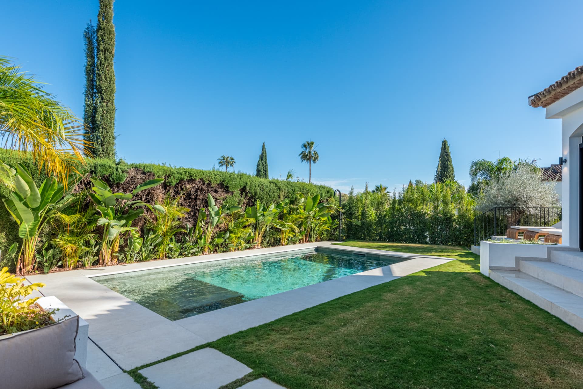 Top-renovated villa hidden inside a gated community in Nueva Andalucía.