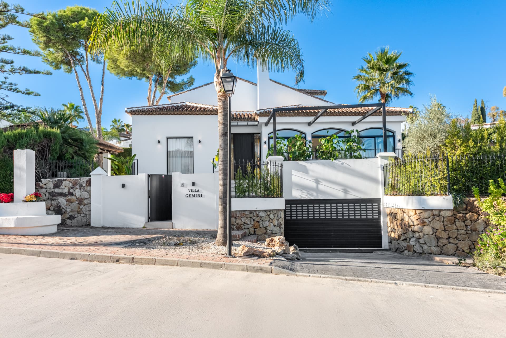 Top-renovated villa hidden inside a gated community in Nueva Andalucía.