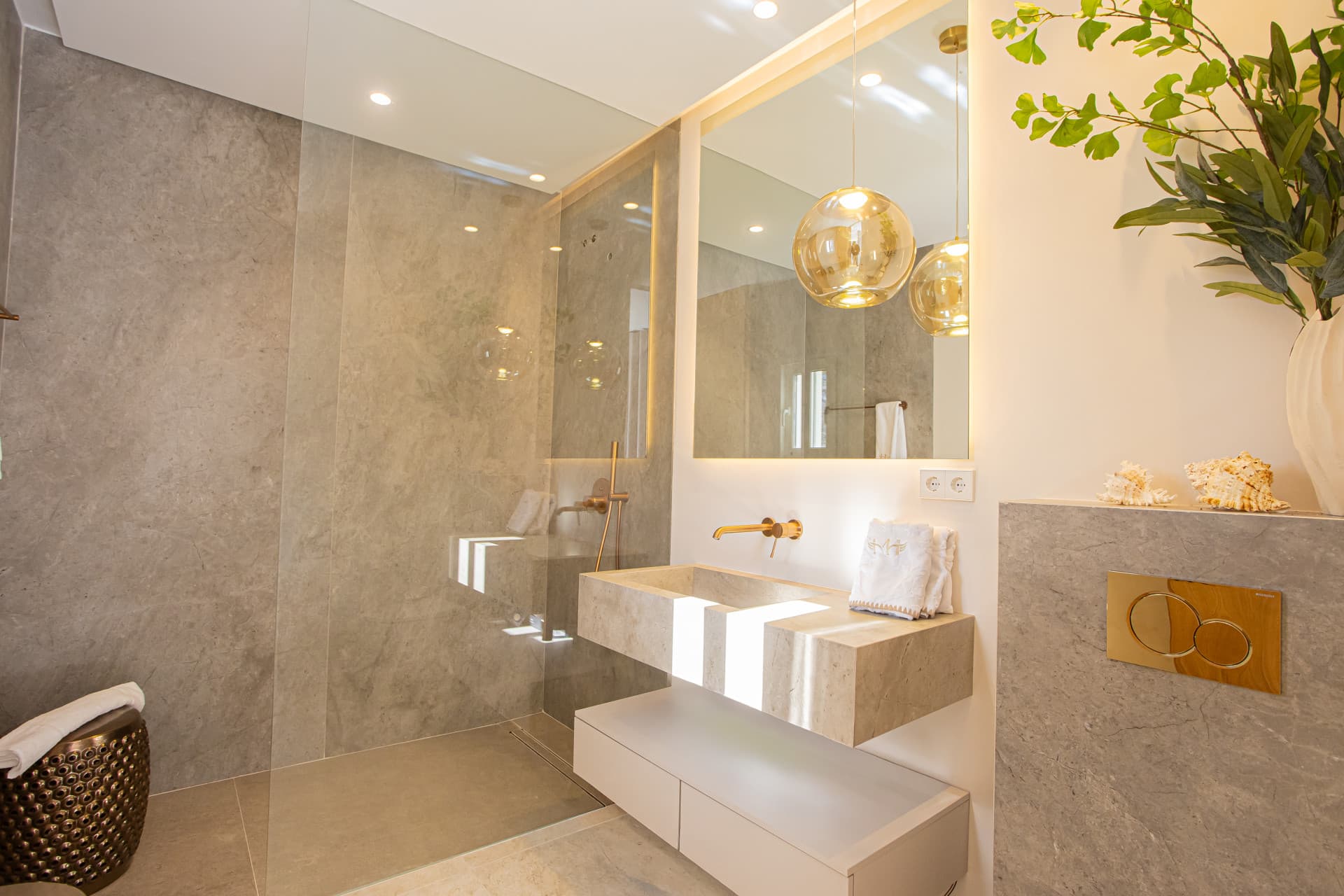 Aloha Garden — Fully Renovated 4-Bedroom Duplex Penthouse
