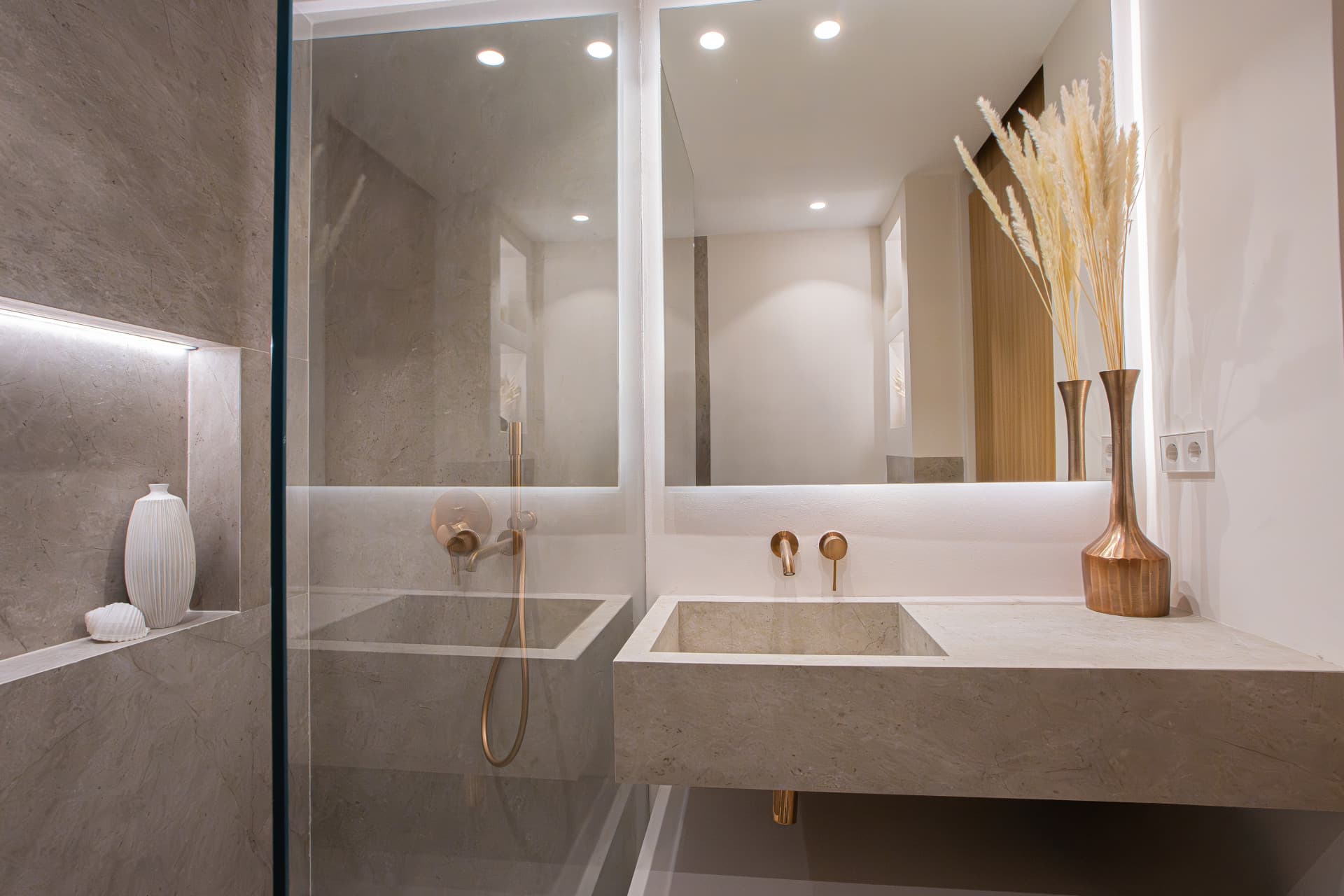 Aloha Garden — Fully Renovated 4-Bedroom Duplex Penthouse