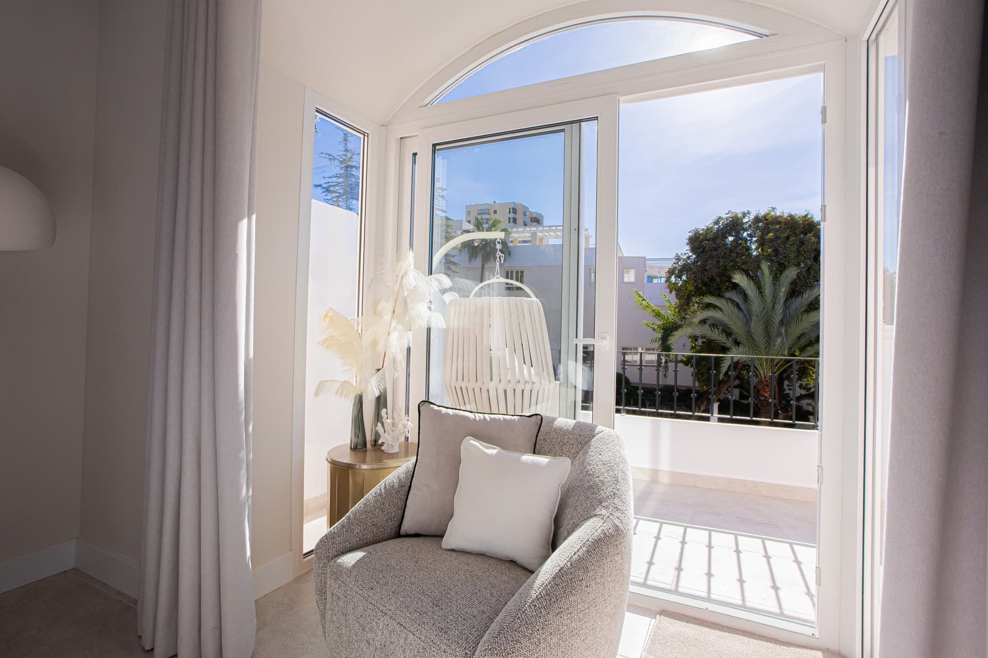 Aloha Garden — Fully Renovated 4-Bedroom Duplex Penthouse
