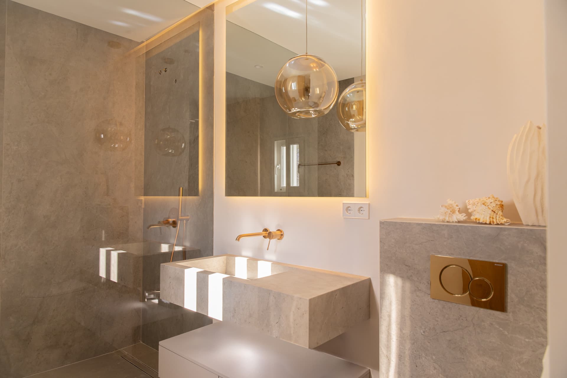 Aloha Garden — Fully Renovated 4-Bedroom Duplex Penthouse