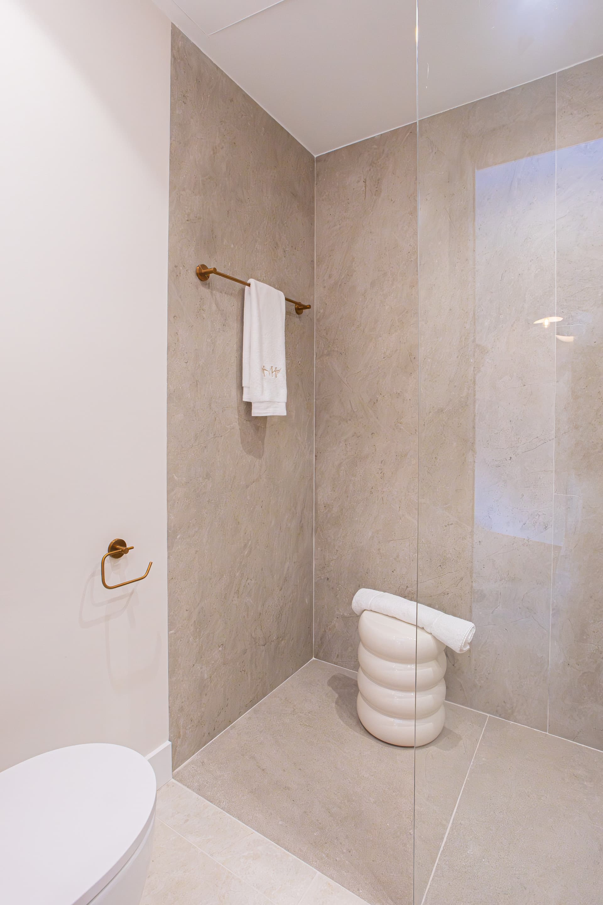 Aloha Garden — Fully Renovated 4-Bedroom Duplex Penthouse