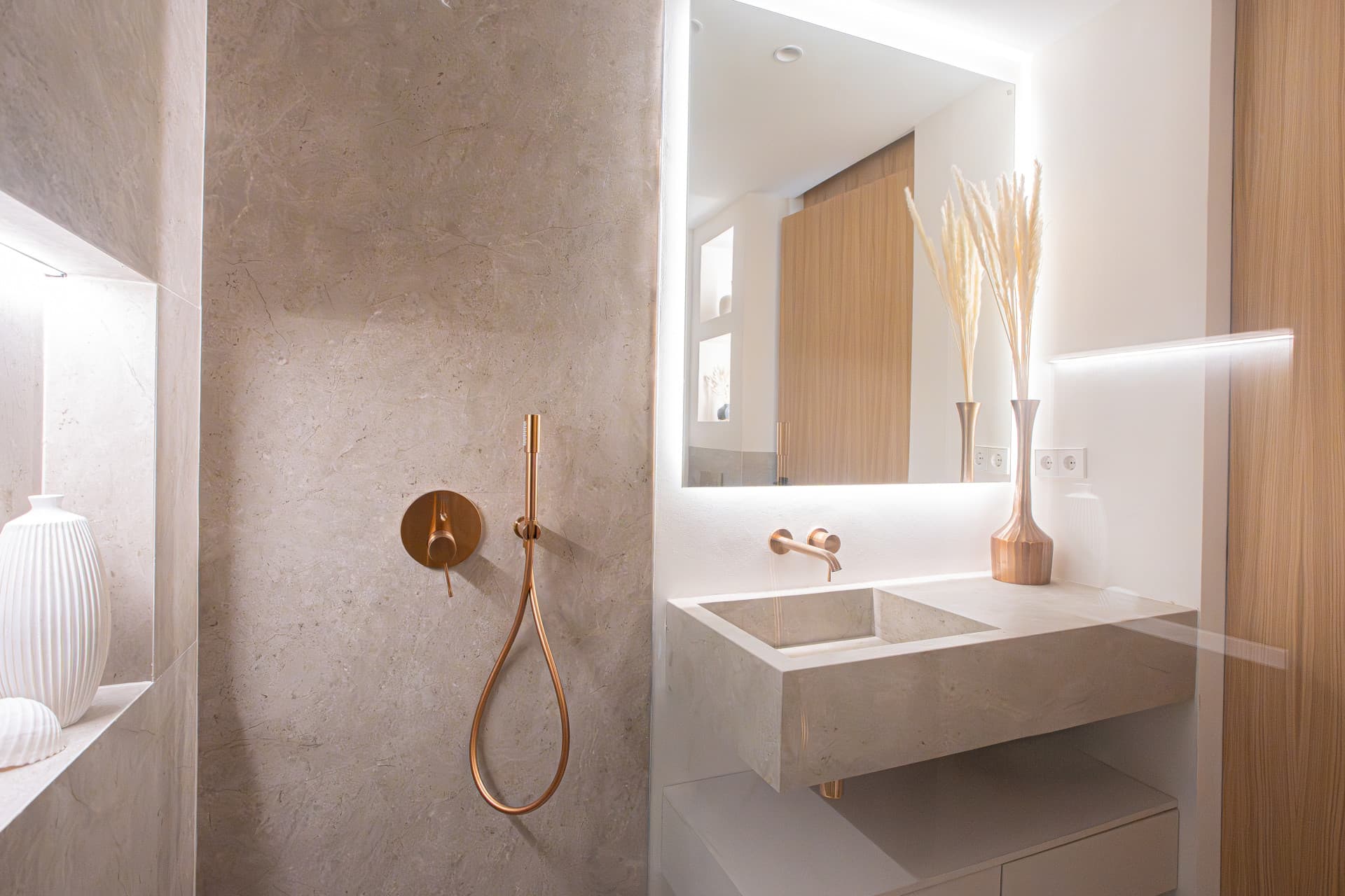 Aloha Garden — Fully Renovated 4-Bedroom Duplex Penthouse