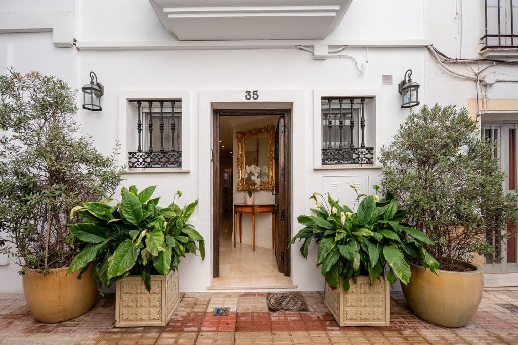 Casa Antigua — Four-Bedroom Townhouse with Rooftop Terrace in Marbella Old Town