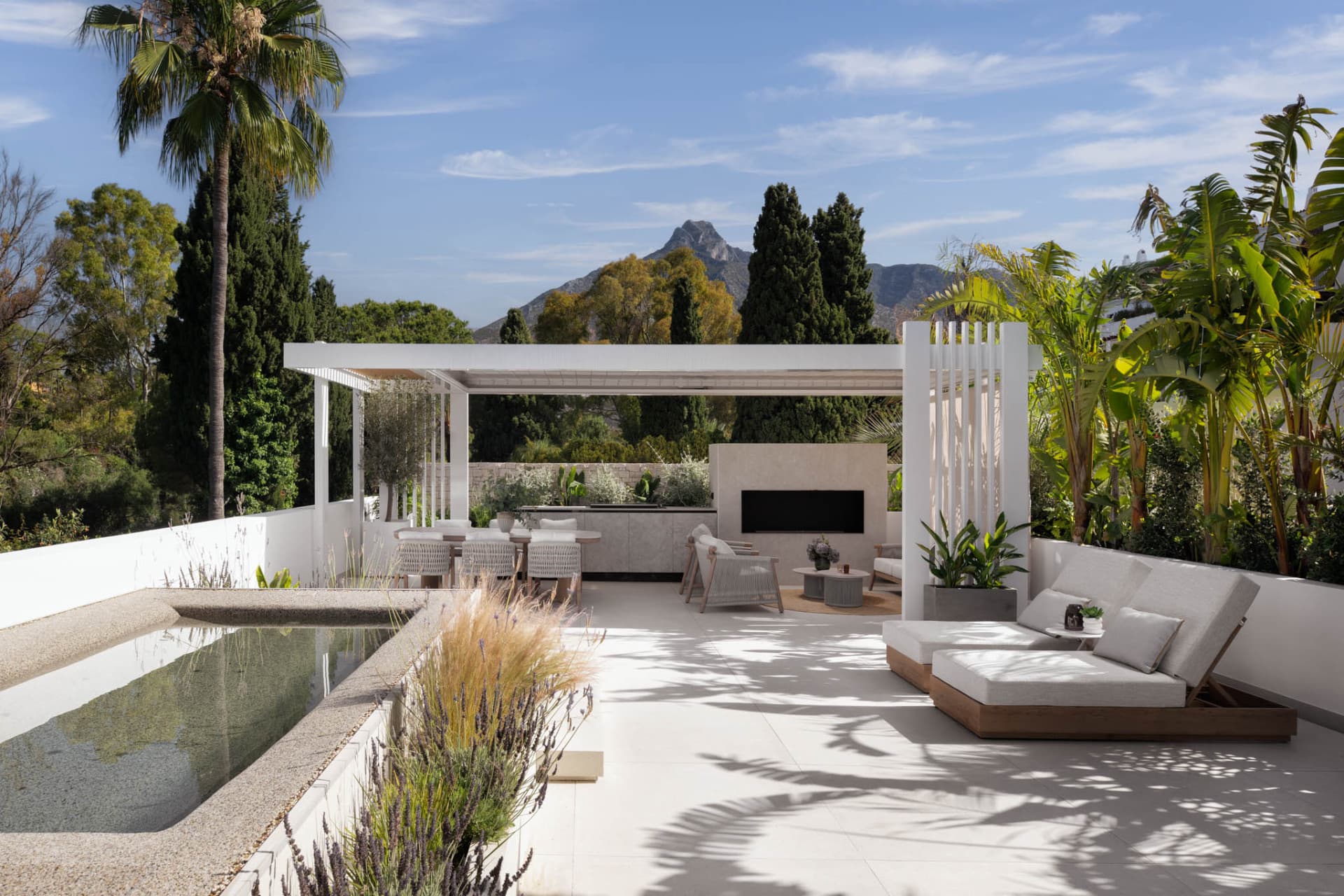 Ático Dúplex de Diseño con Terraza Privada de 105 m²