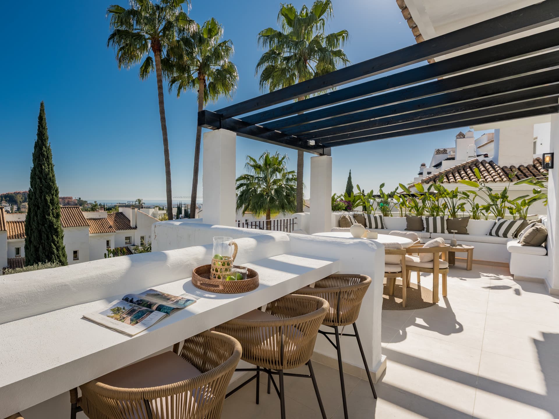 Duplex penthouse with panoramic sea views in Nueva Andalucía
