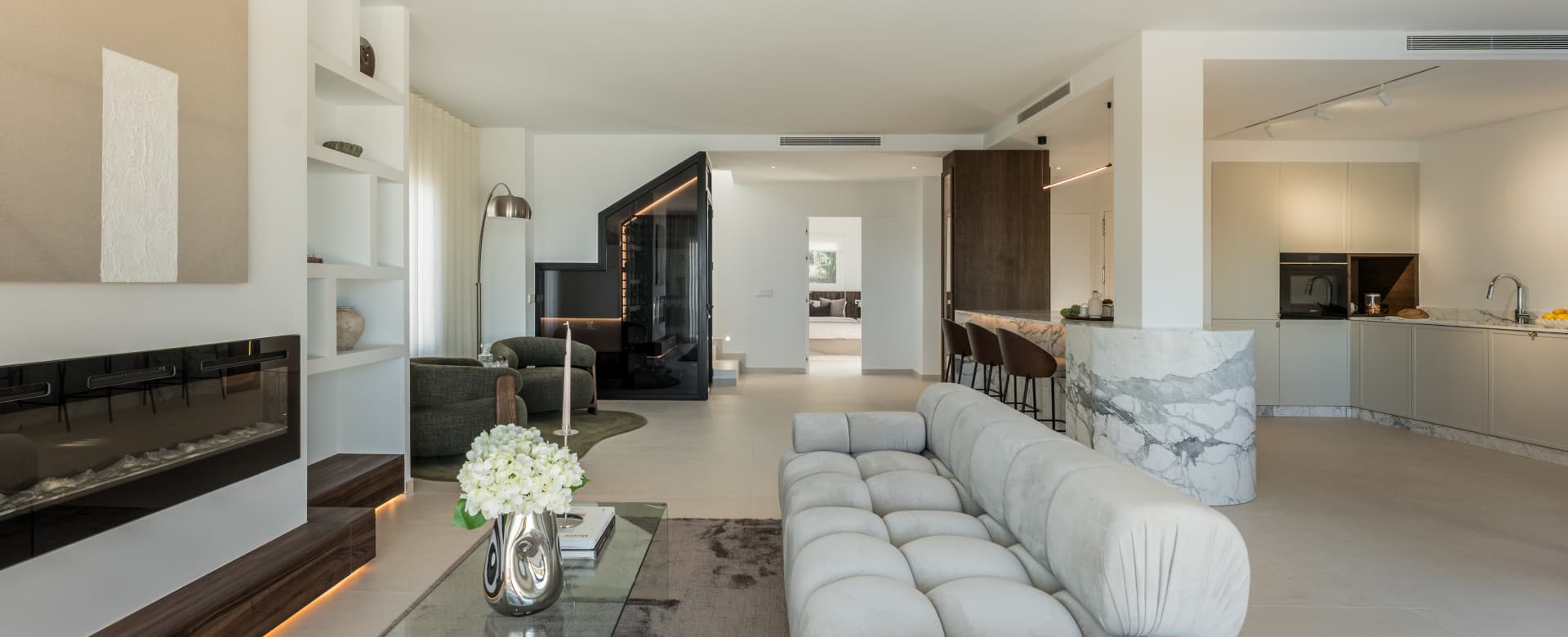 Duplex penthouse with panoramic sea views in Nueva Andalucía