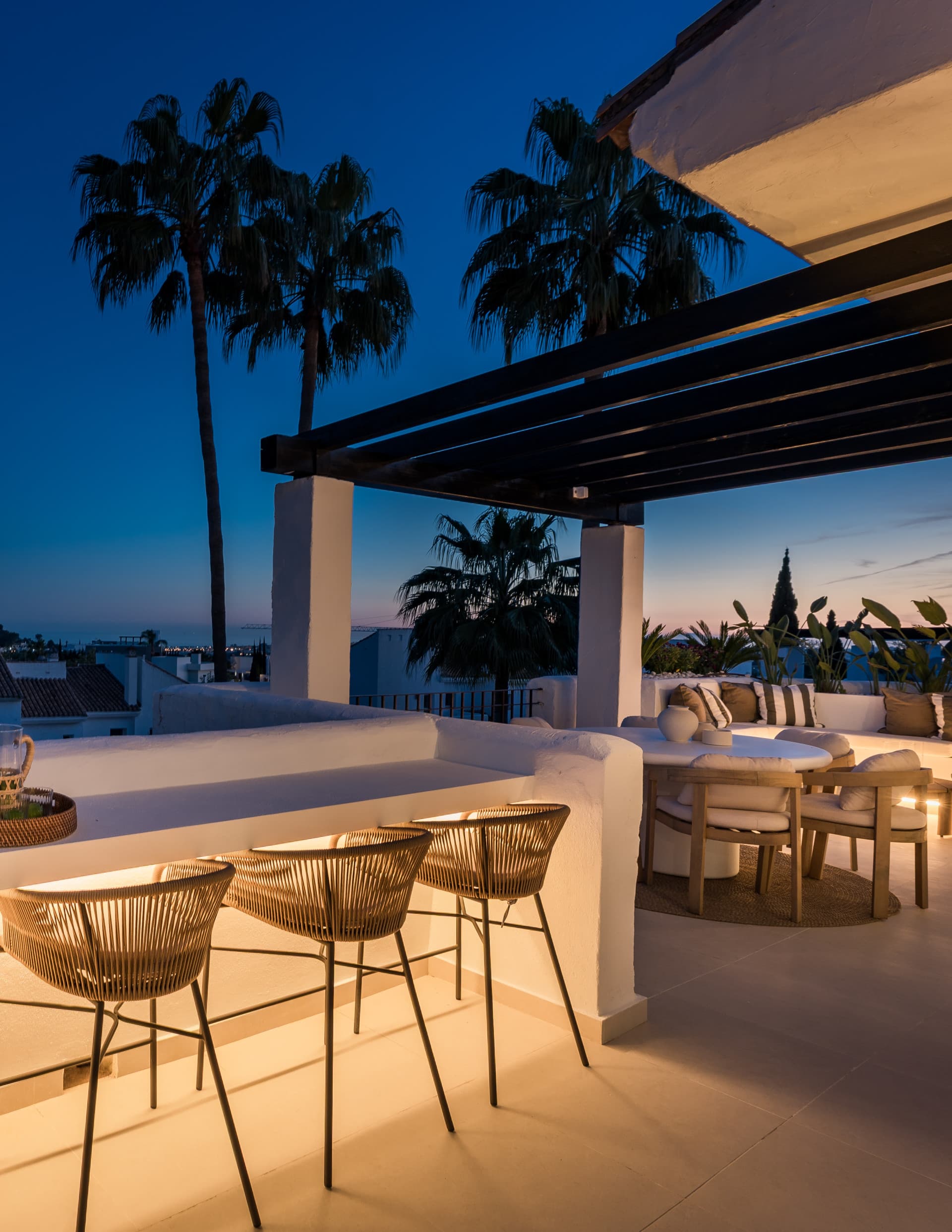 Duplex penthouse with panoramic sea views in Nueva Andalucía