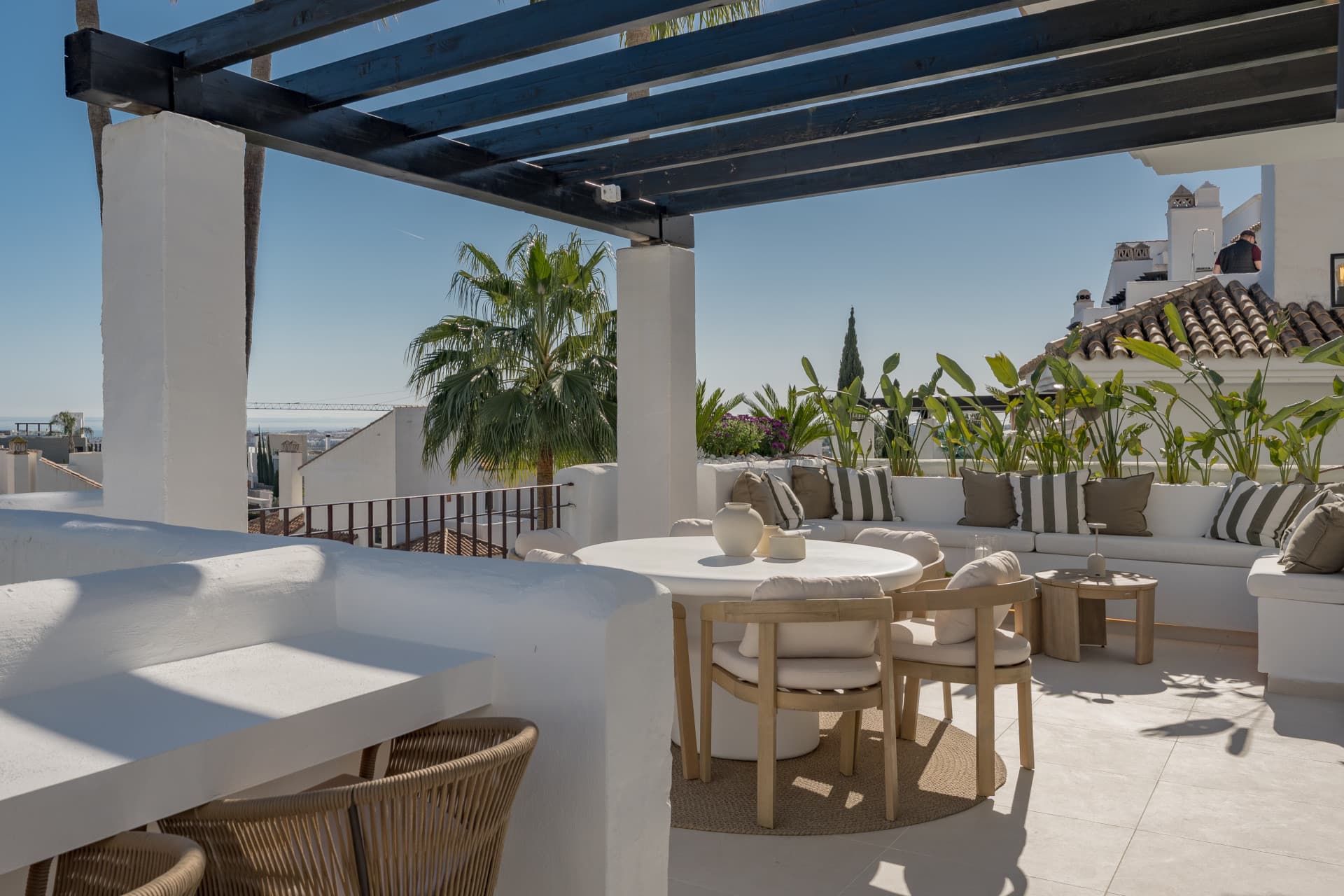 Duplex penthouse with panoramic sea views in Nueva Andalucía