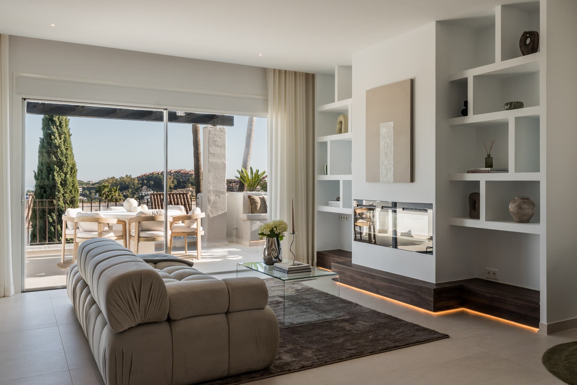 Duplex penthouse with panoramic sea views in Nueva Andalucía