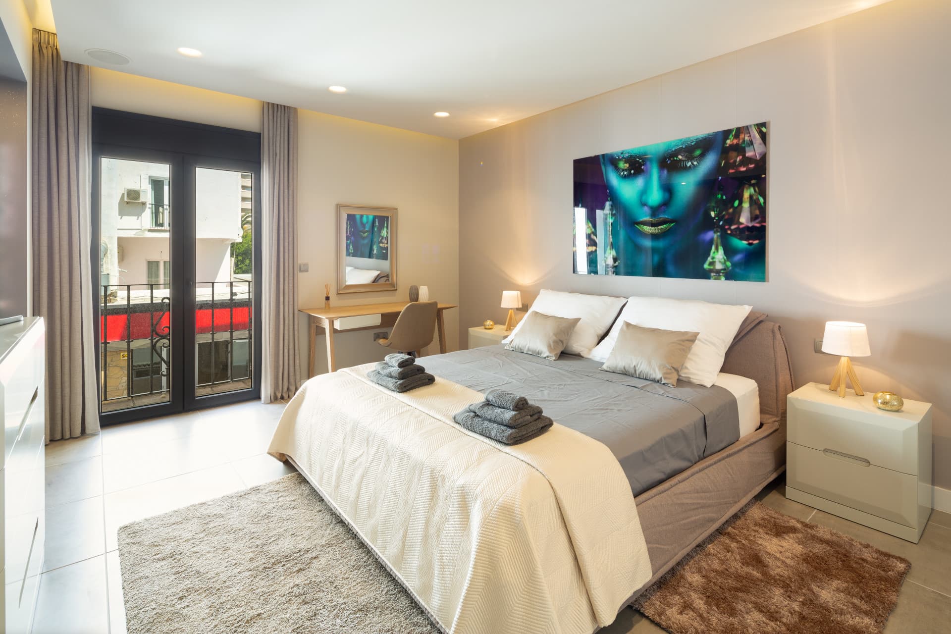 Renovated apartment on the first line of Puerto Banus, with sea views