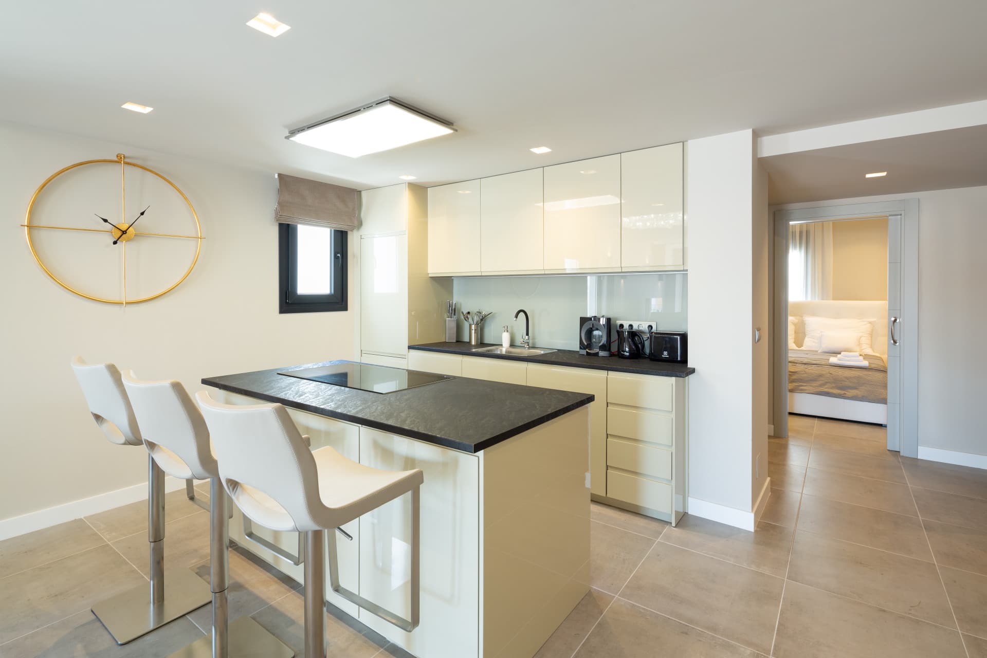 Renovated apartment on the first line of Puerto Banus, with sea views