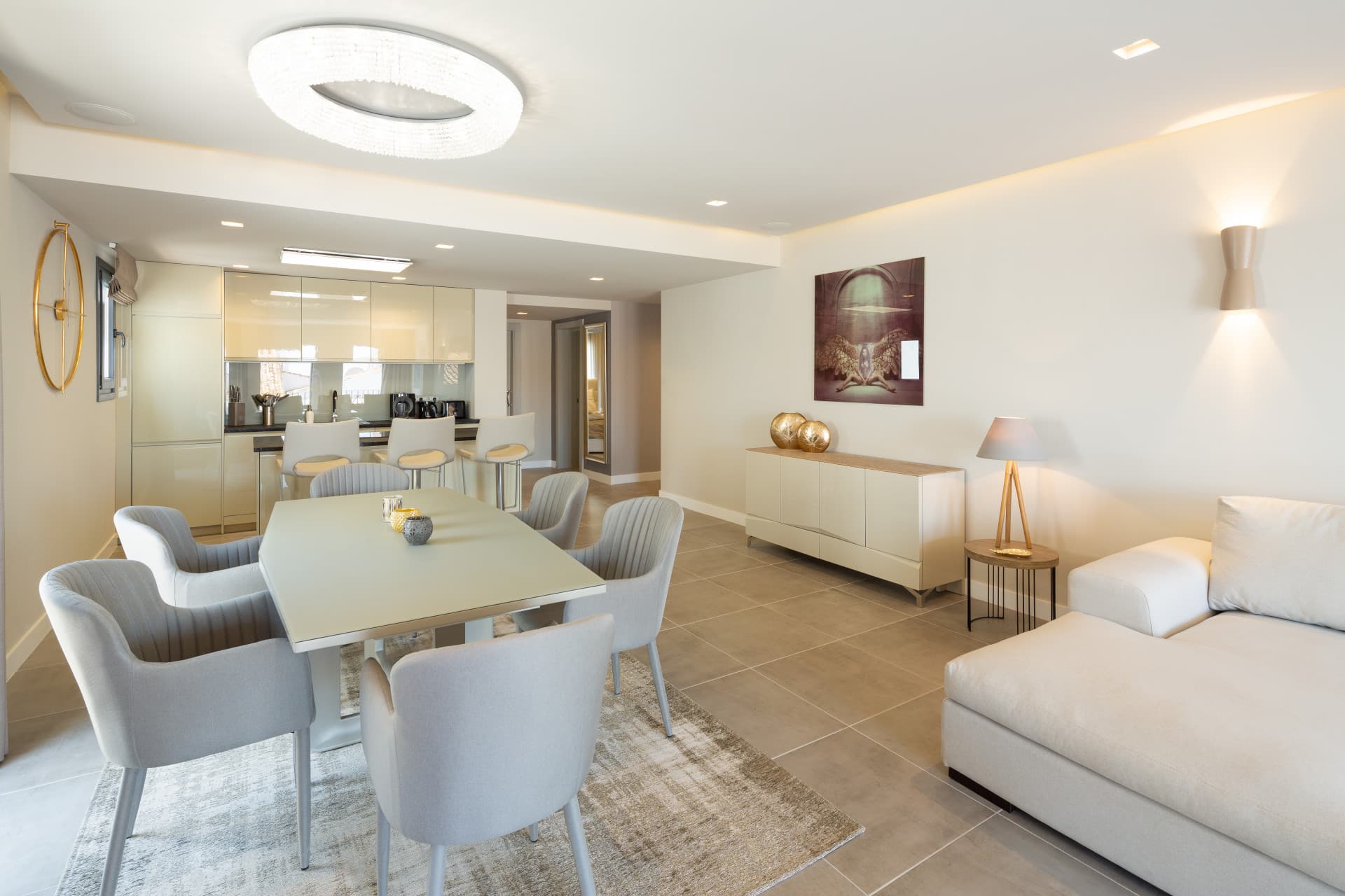 Renovated apartment on the first line of Puerto Banus, with sea views