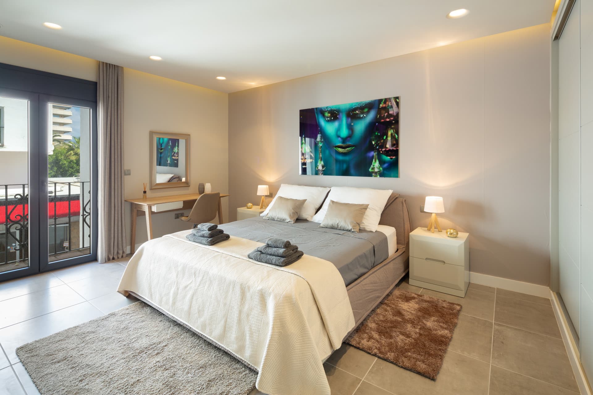 Renovated apartment on the first line of Puerto Banus, with sea views
