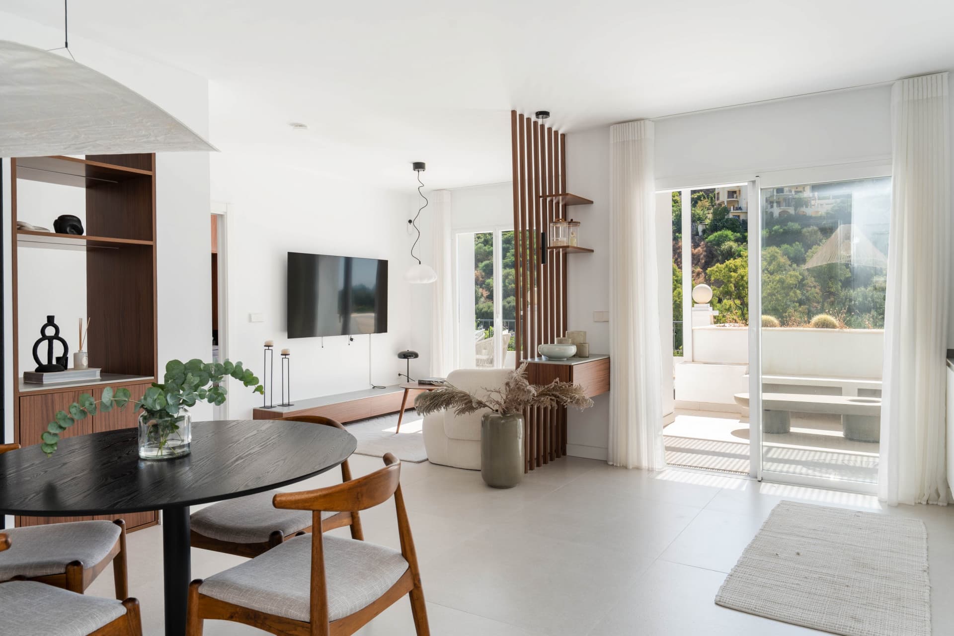 Exclusivo apartamento de 2 dormitorios con vistas panorámicas en Los Arcos (La Quinta), Benahavís