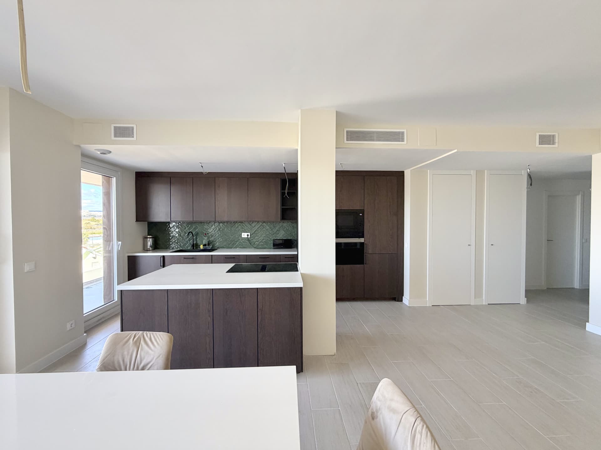 New Three-Bedroom Apartment in Estepona with Panoramic Views
