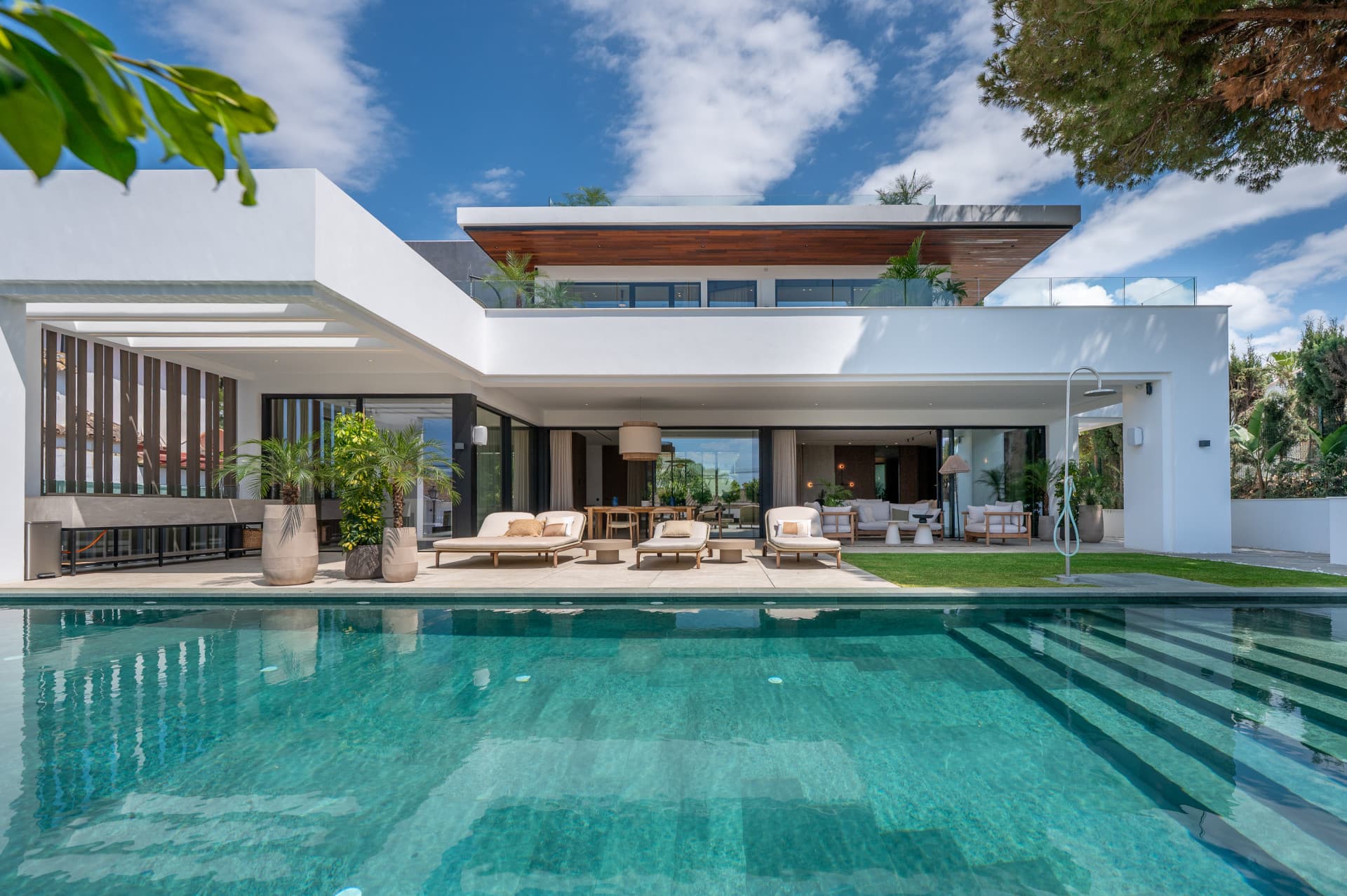 Brand new build villa in Marbesa 35 with amazing sea views and walking distance to the beach
