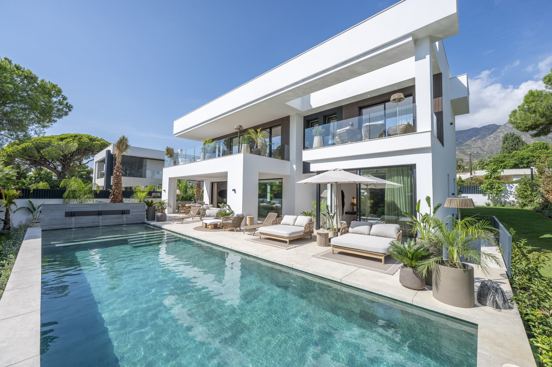 BRAND-NEW LUXURY VILLA IN ROCIO DE NAGÜELES
