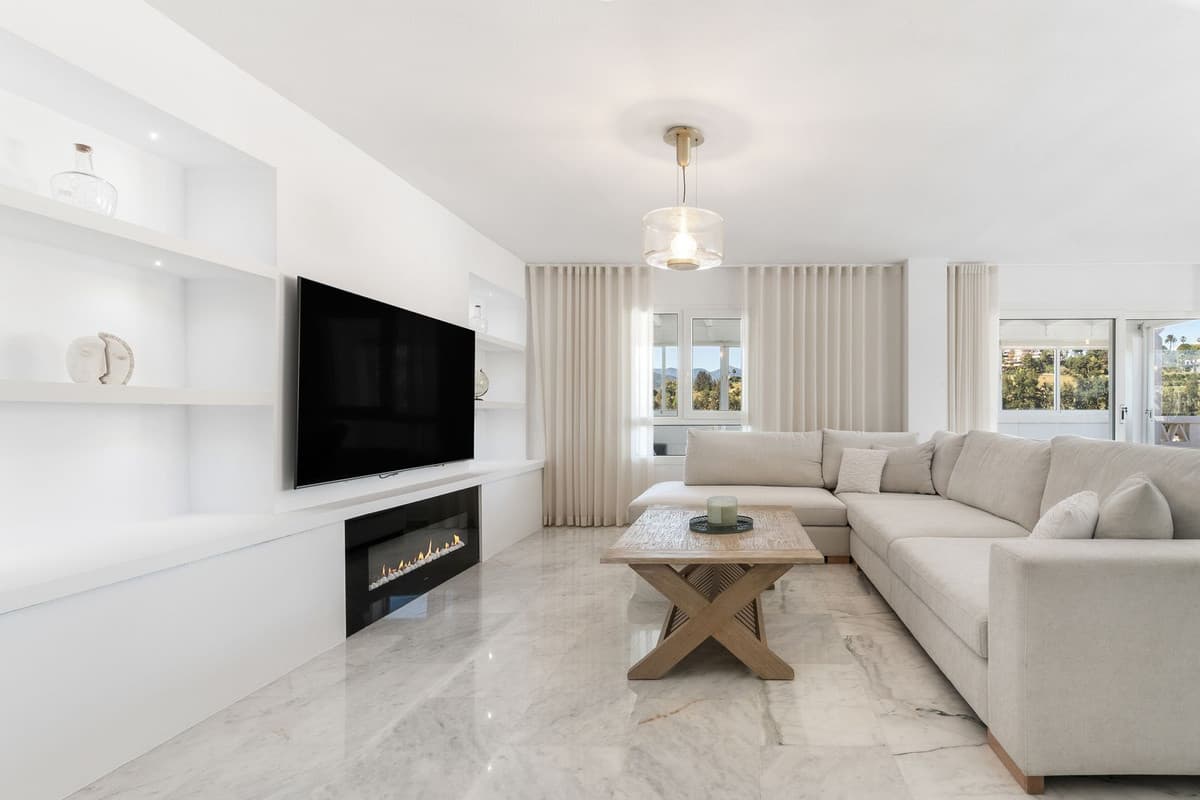 Renovated 4-Bedroom Penthouse in Nueva Andalucía with Panoramic Views