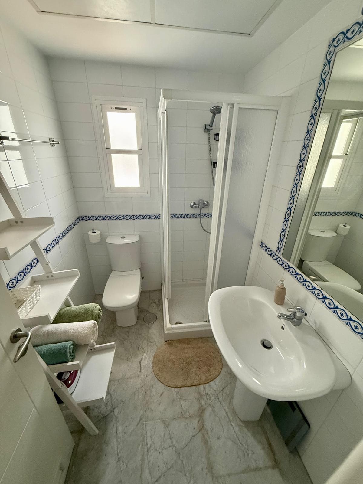 Beachside 2-Bedroom Apartment in Marbella with Direct Beach Access