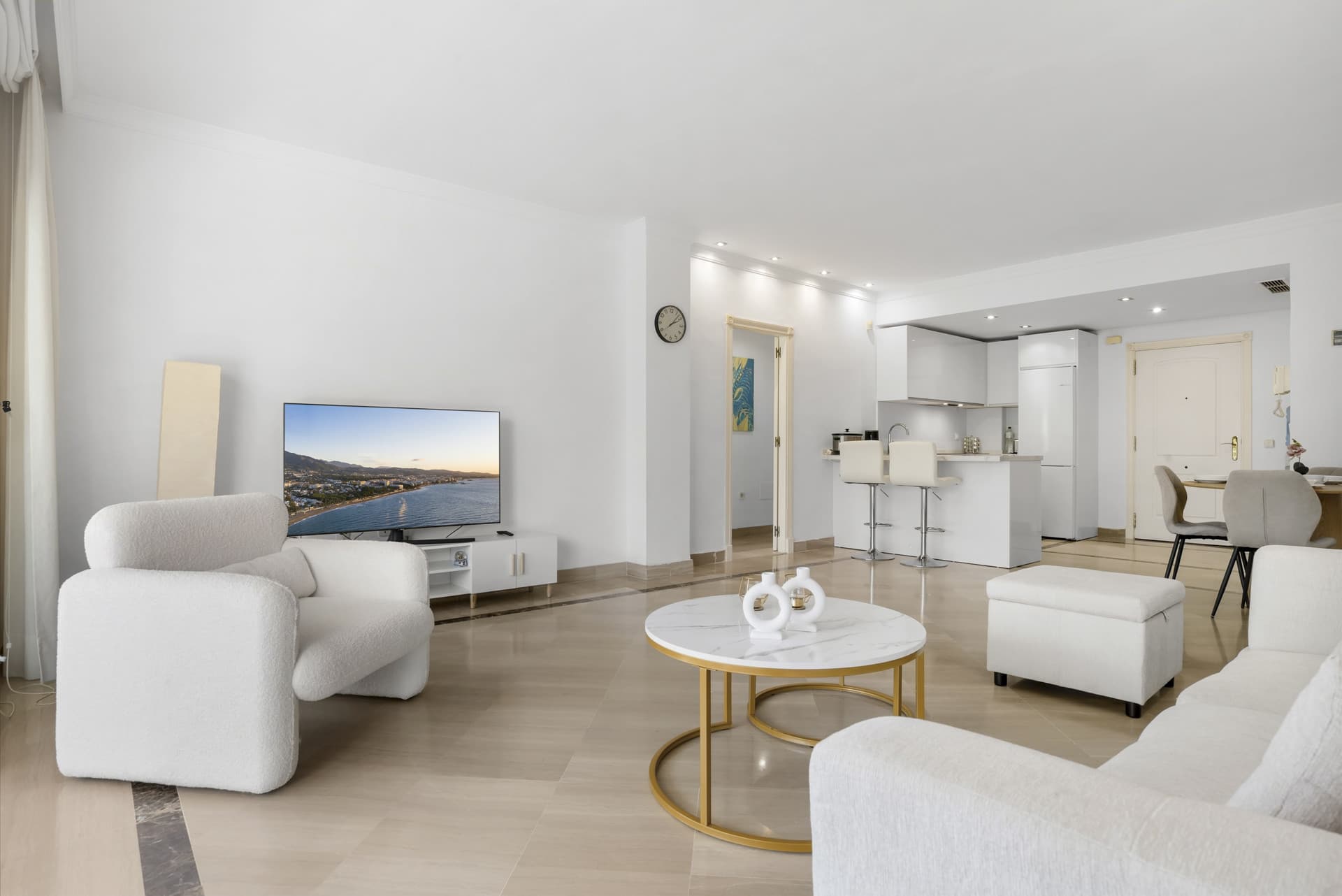 Renovated 3-Bedroom Apartment in Bahía Vista Hermosa, Marbella East