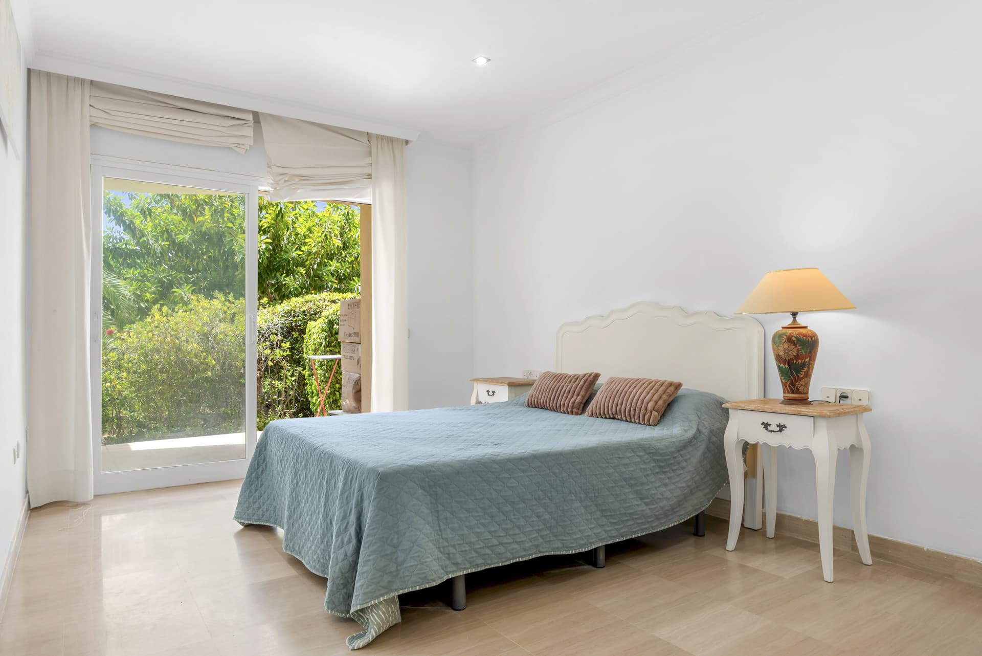 Renovated 3-Bedroom Apartment in Bahía Vista Hermosa, Marbella East
