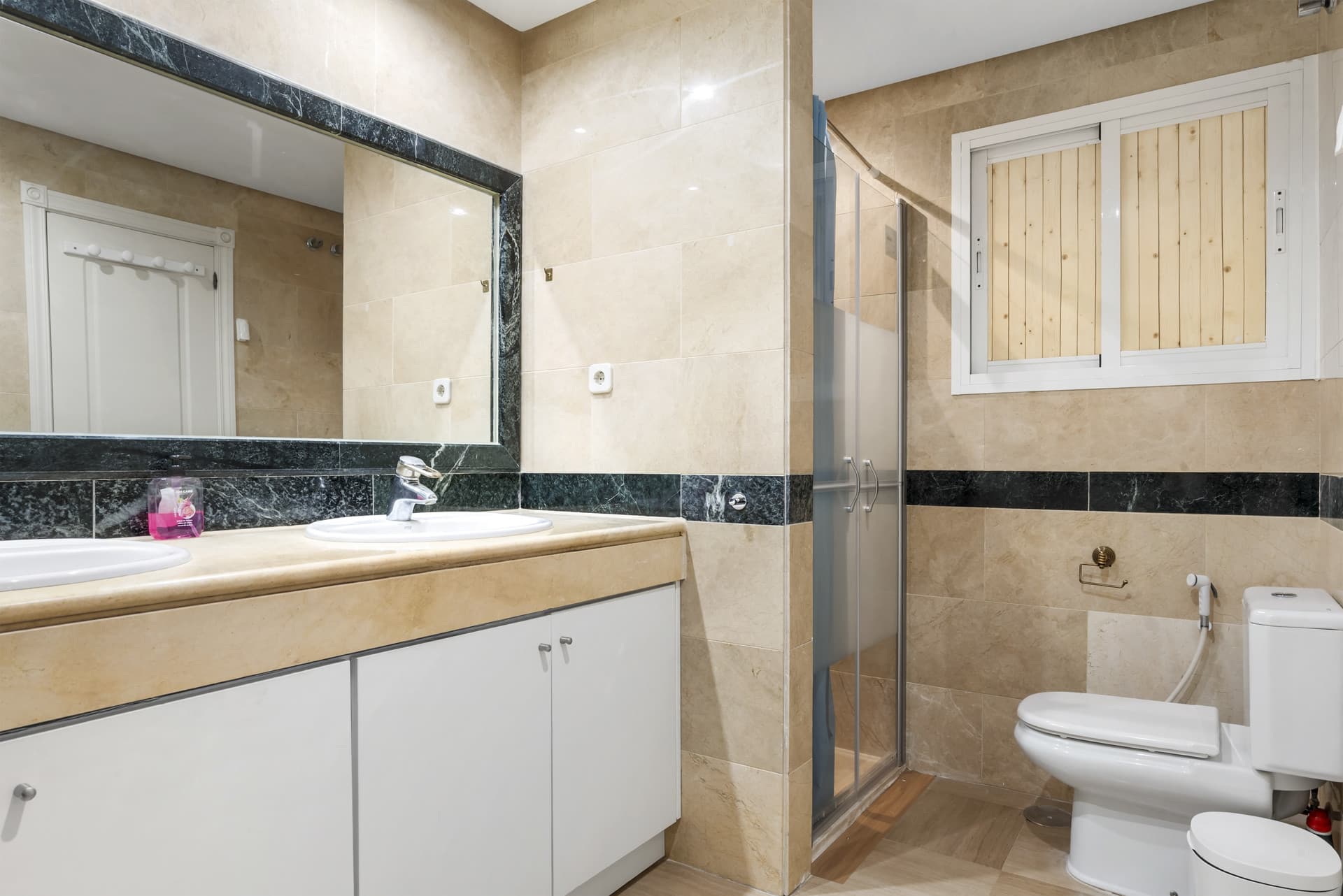 Renovated 3-Bedroom Apartment in Bahía Vista Hermosa, Marbella East