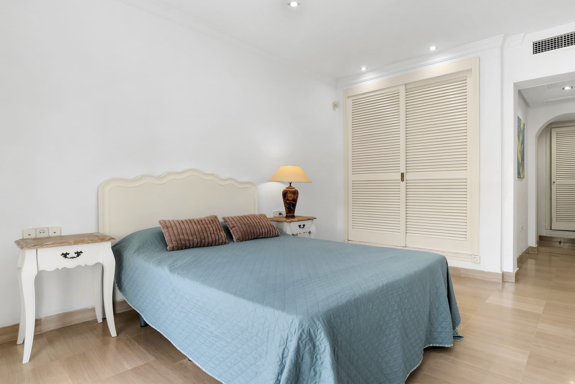 Renovated 3-Bedroom Apartment in Bahía Vista Hermosa, Marbella East