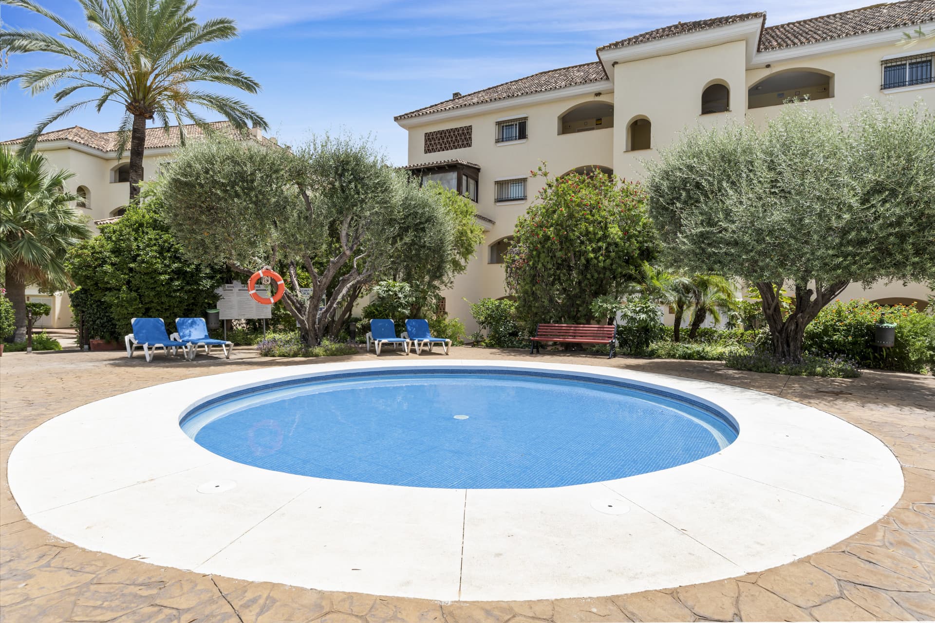 Renovated 3-Bedroom Apartment in Bahía Vista Hermosa, Marbella East