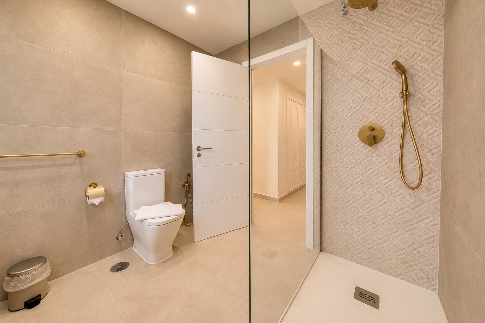 Spacious 4-Bedroom Apartment with Pool & Gardens in Puerto Golf, Nueva Andalucía