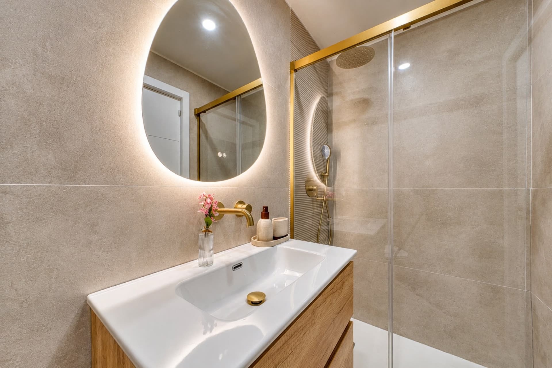 Spacious 4-Bedroom Apartment with Pool & Gardens in Puerto Golf, Nueva Andalucía
