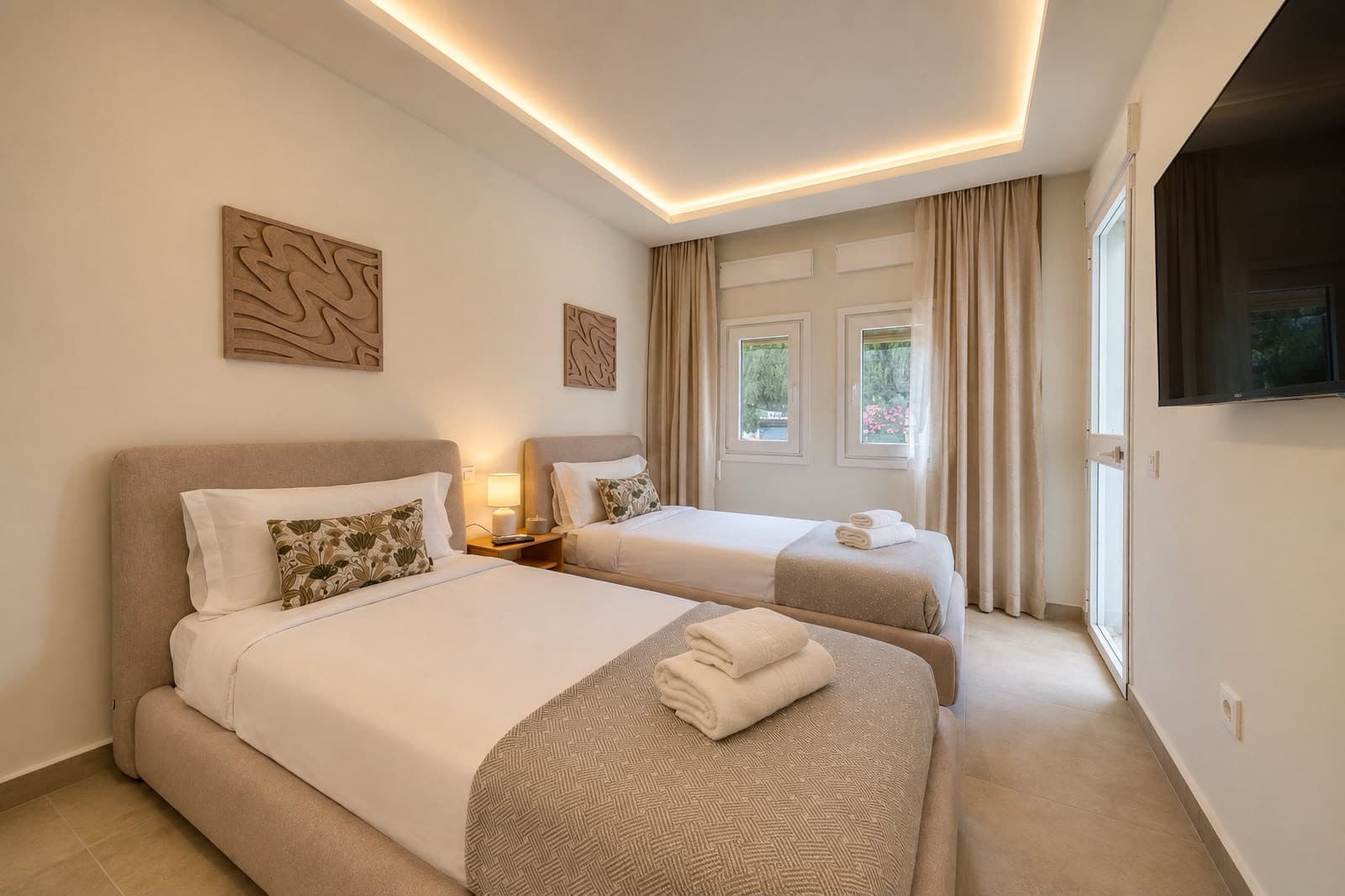 Spacious 4-Bedroom Apartment with Pool & Gardens in Puerto Golf, Nueva Andalucía