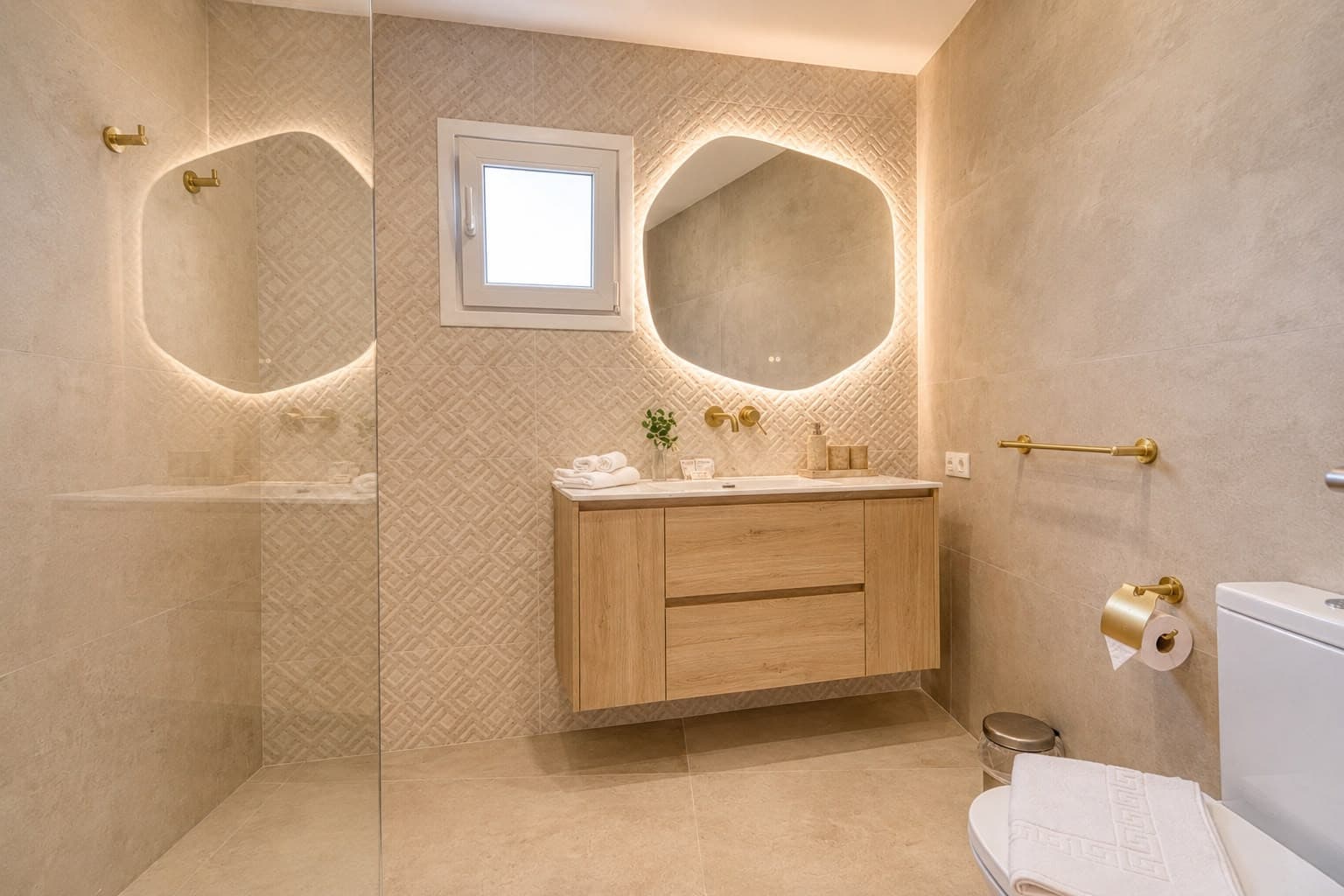 Spacious 4-Bedroom Apartment with Pool & Gardens in Puerto Golf, Nueva Andalucía