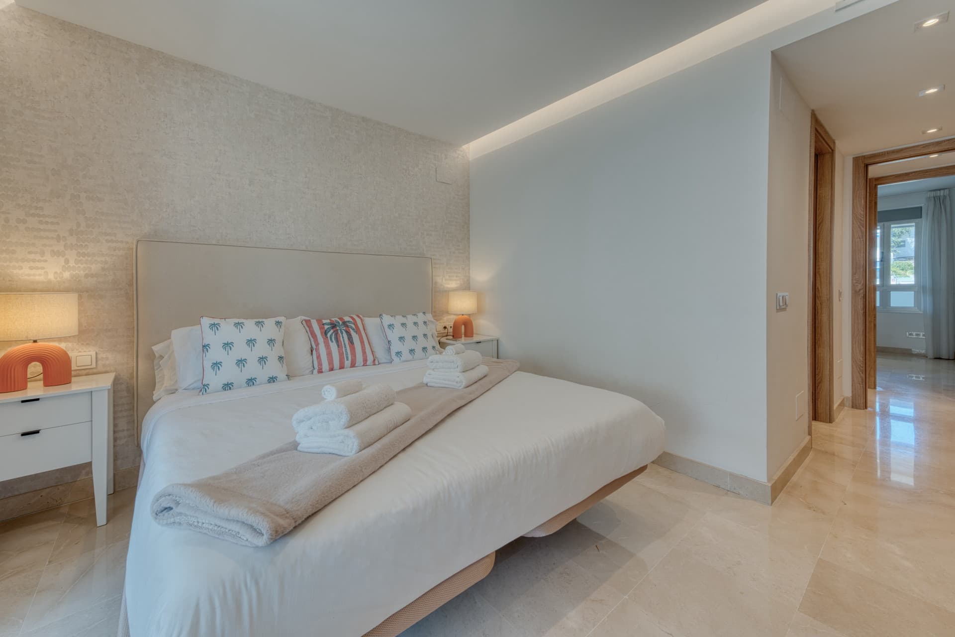Modern 2-Bedroom Apartment in Nueva Andalucía, Marbella with Pool