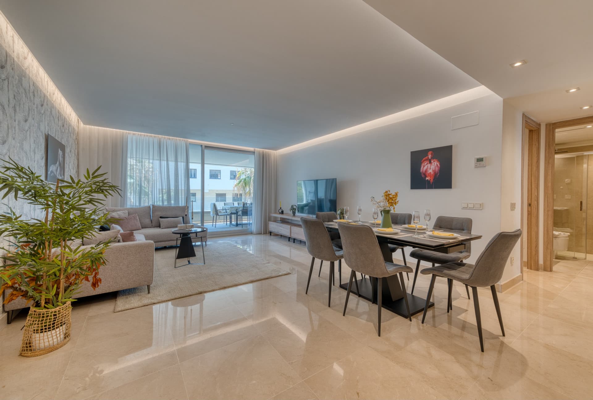 Modern 2-Bedroom Apartment in Nueva Andalucía, Marbella with Pool