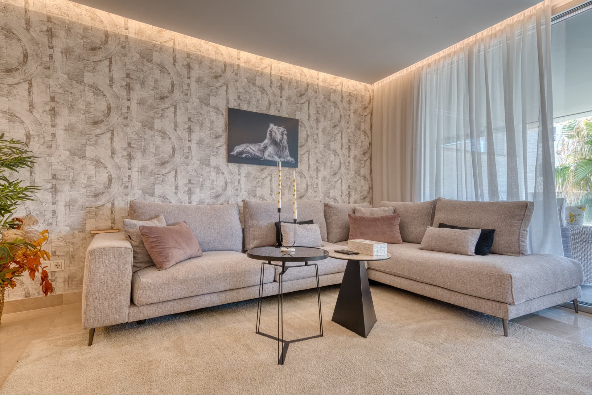 Modern 2-Bedroom Apartment in Nueva Andalucía, Marbella with Pool