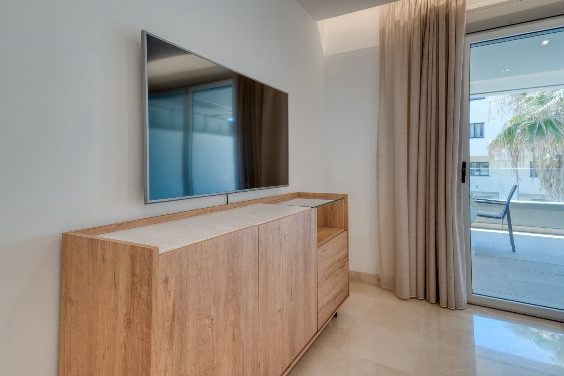 Modern 2-Bedroom Apartment in Nueva Andalucía, Marbella with Pool