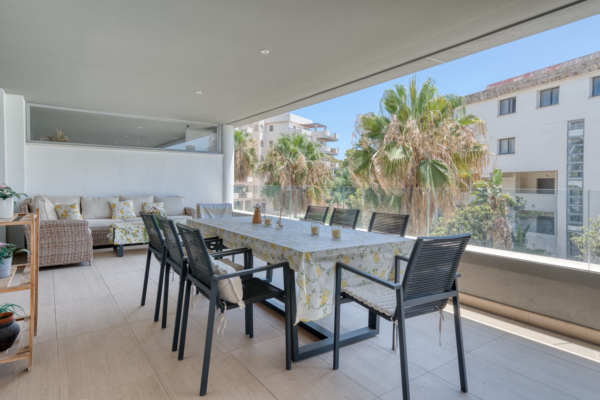 Modern 2-Bedroom Apartment in Nueva Andalucía, Marbella with Pool