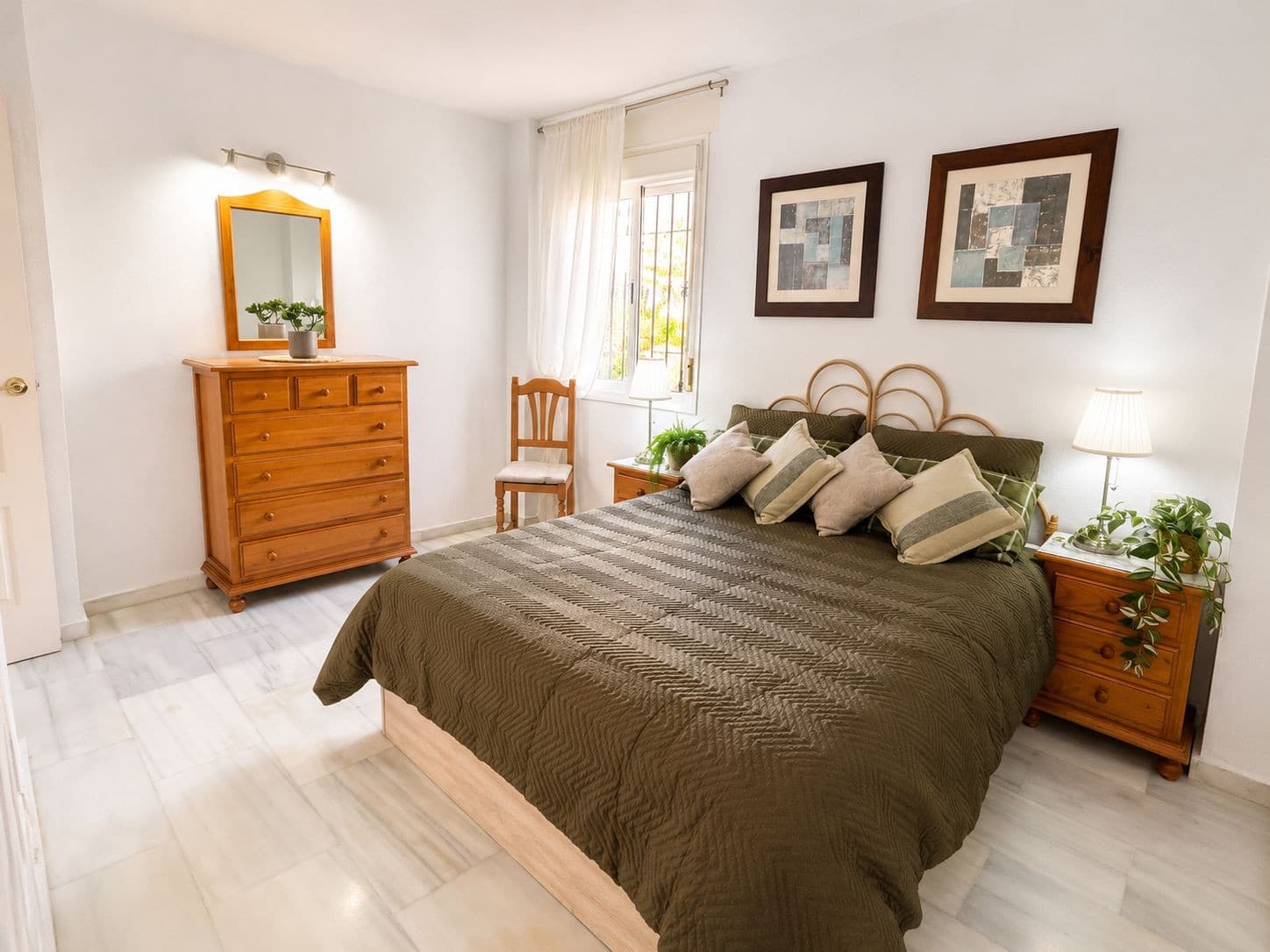 Charming Ground-Floor Apartment for Rent in Los Naranjos, Nueva Andalucía