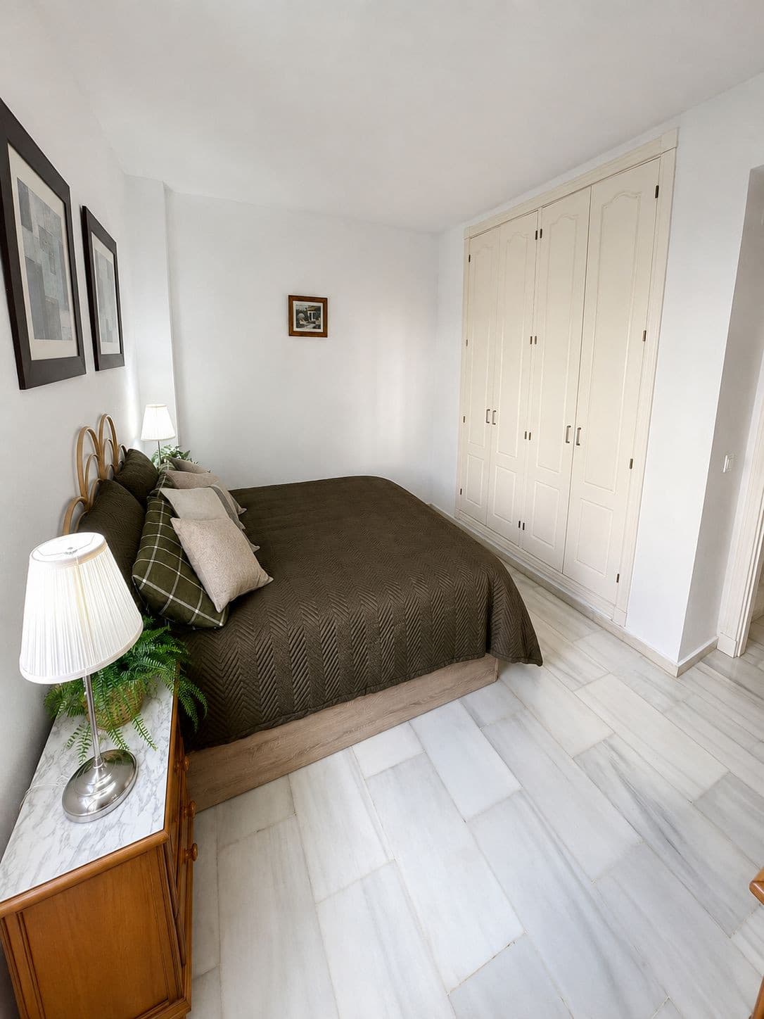 Charming Ground-Floor Apartment for Rent in Los Naranjos, Nueva Andalucía