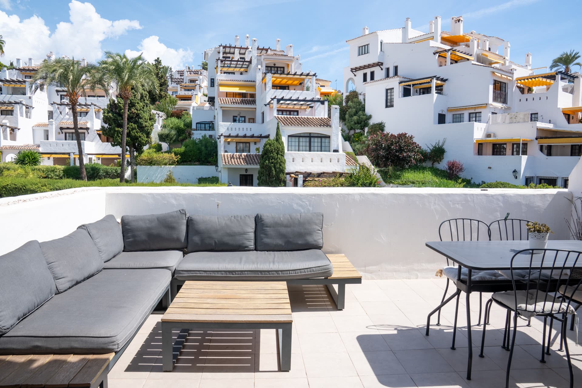 Encantador apartamento dúplex de 2 dormitorios en alquiler en Ivy Residences, Nueva Andalucía