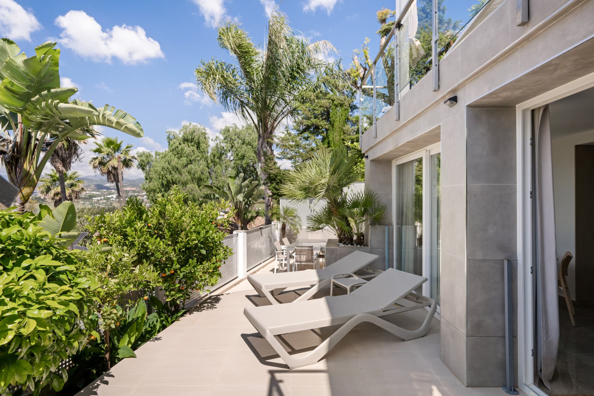 Luxury 4-Bedroom Villa in Nueva Andalucía with Panoramic Sea Views
