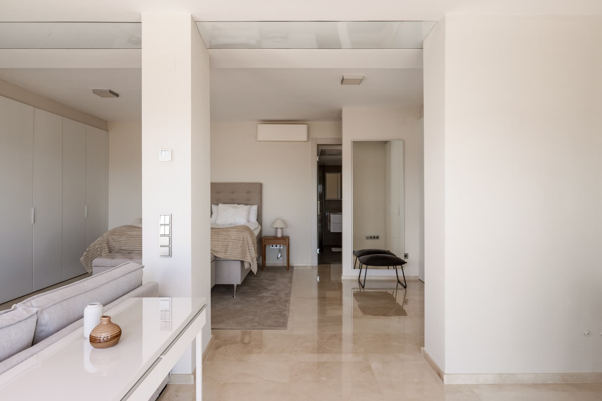 Luxury 4-Bedroom Villa in Nueva Andalucía with Panoramic Sea Views