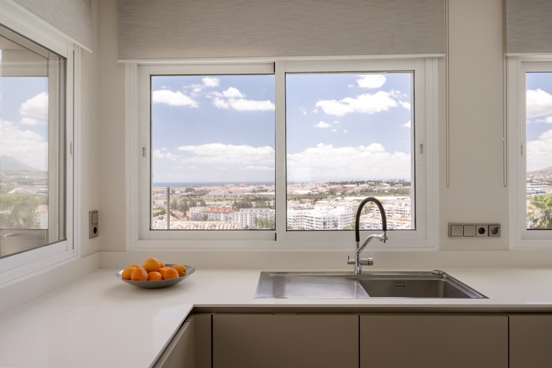 Luxury 4-Bedroom Villa in Nueva Andalucía with Panoramic Sea Views
