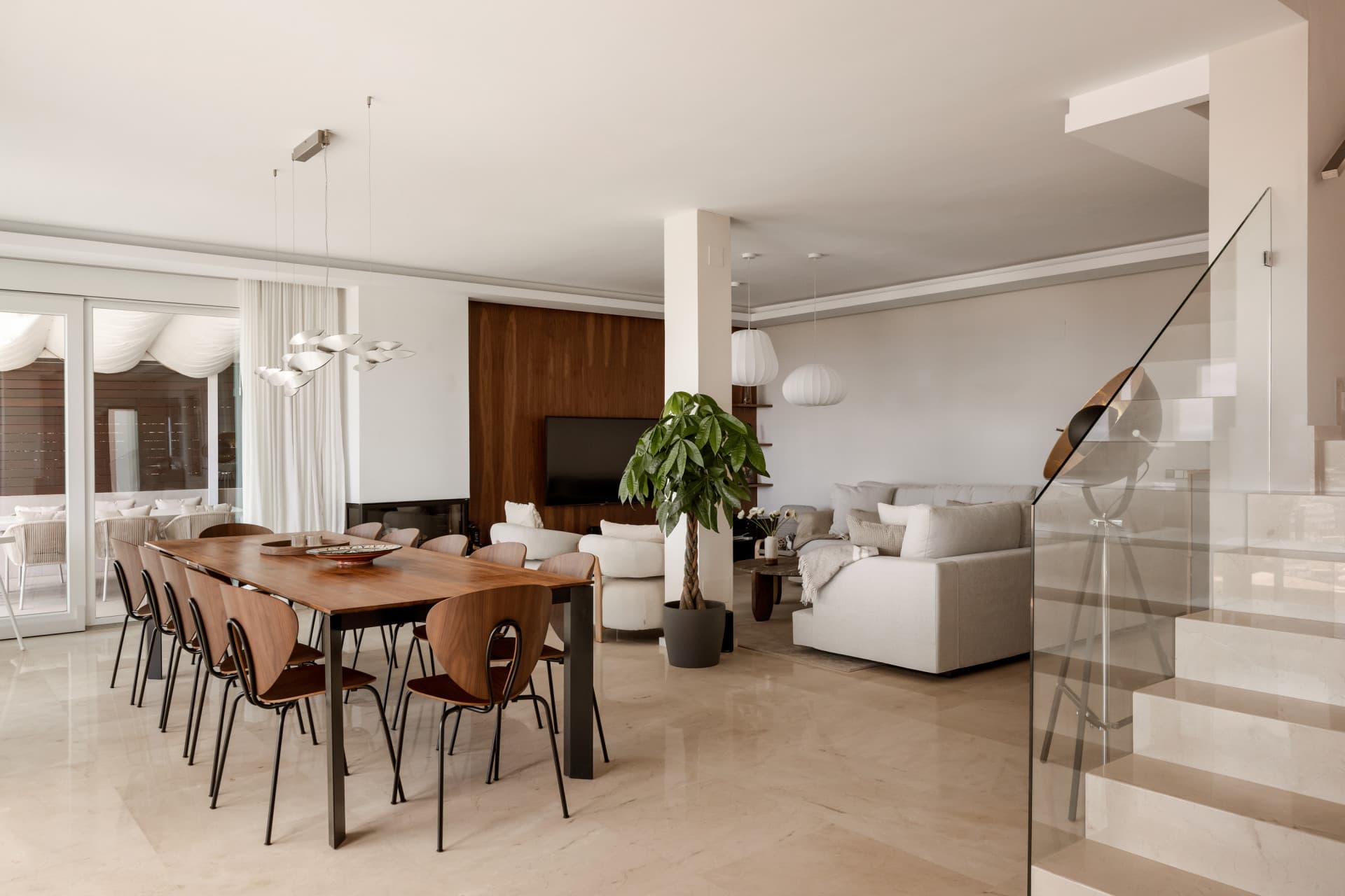 Luxury 4-Bedroom Villa in Nueva Andalucía with Panoramic Sea Views