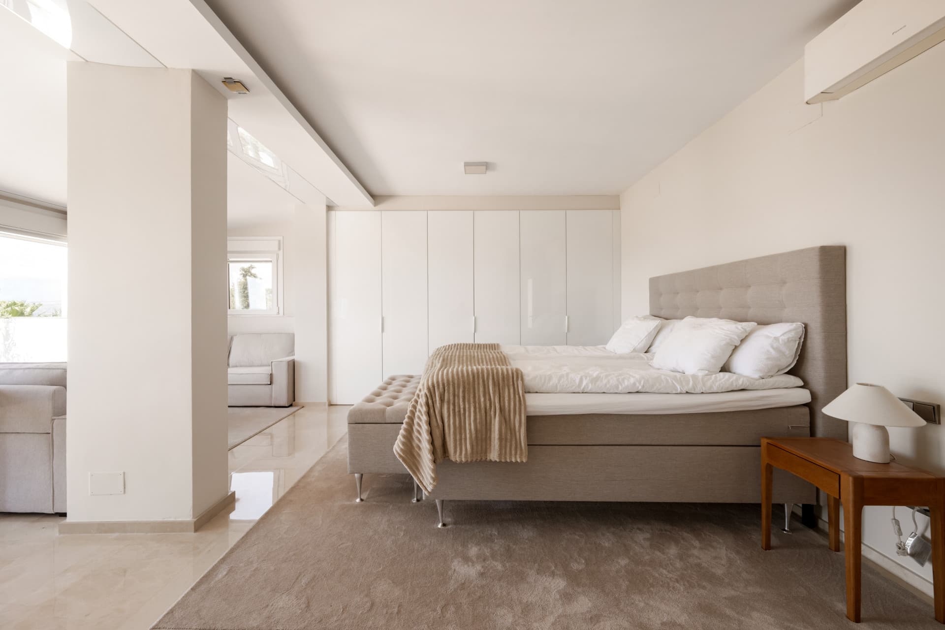 Luxury 4-Bedroom Villa in Nueva Andalucía with Panoramic Sea Views