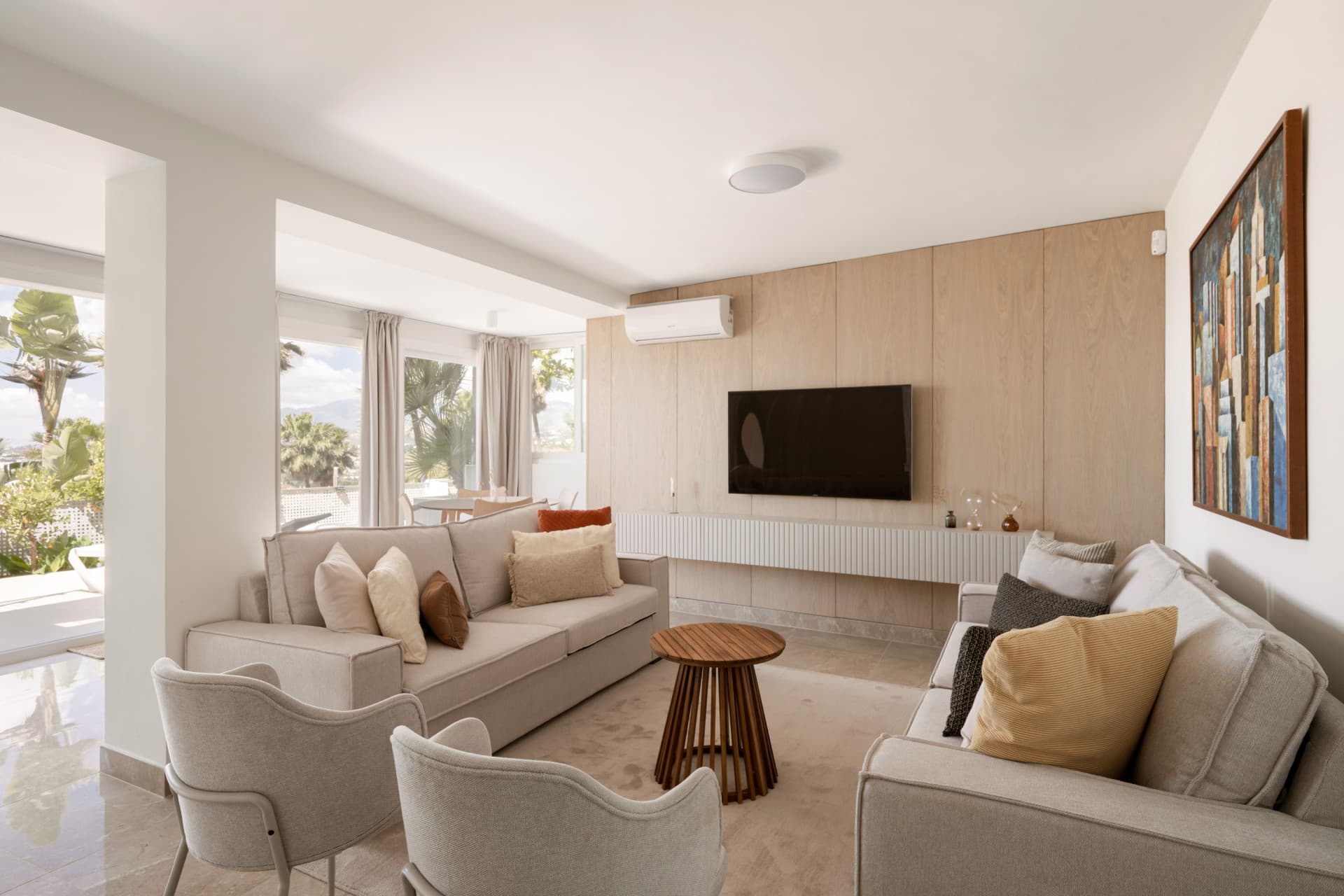 Luxury 4-Bedroom Villa in Nueva Andalucía with Panoramic Sea Views